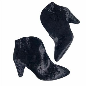 VINCE CAMUTO BLACK VELVET EVANATA ANKLE BOOTIES
